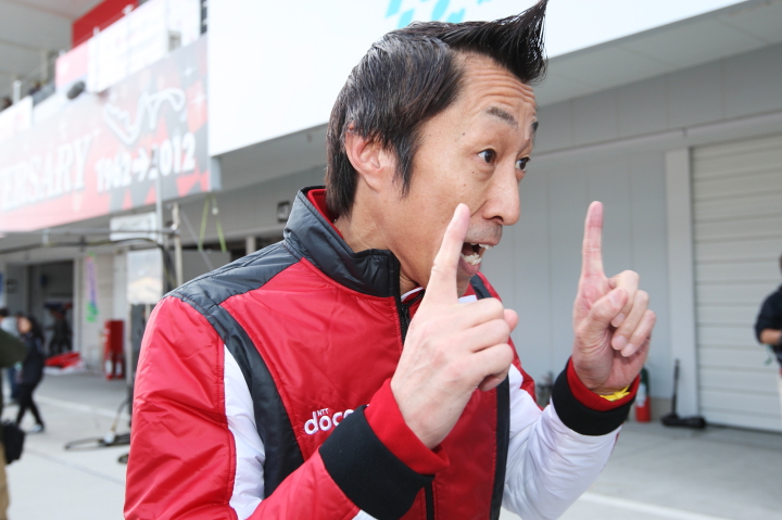 レース1: 村岡潔監督（DOCOMO TEAM DANDELION RACING）