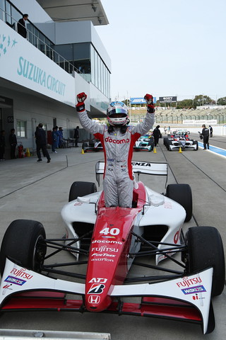 レース1: 優勝した伊沢拓也（DOCOMO TEAM DANDELION RACING）