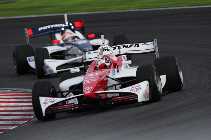 レース2: 塚越広大（DOCOMO TEAM DANDELION RACING）