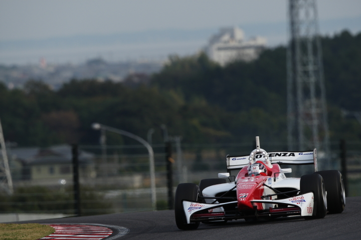 レース2: 塚越広大（DOCOMO TEAM DANDELION RACING）