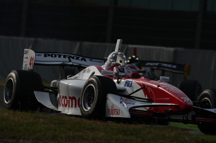 レース2: 塚越広大（DOCOMO TEAM DANDELION RACING）