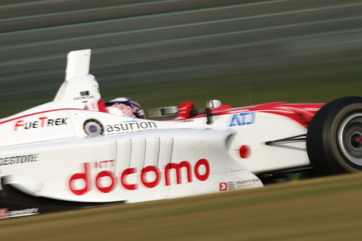 レース2: 塚越広大（DOCOMO TEAM DANDELION RACING）