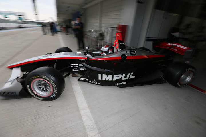 ノックアウト予選に出撃するジョアオ・パオロ・デ・オリベイラ（インパル）