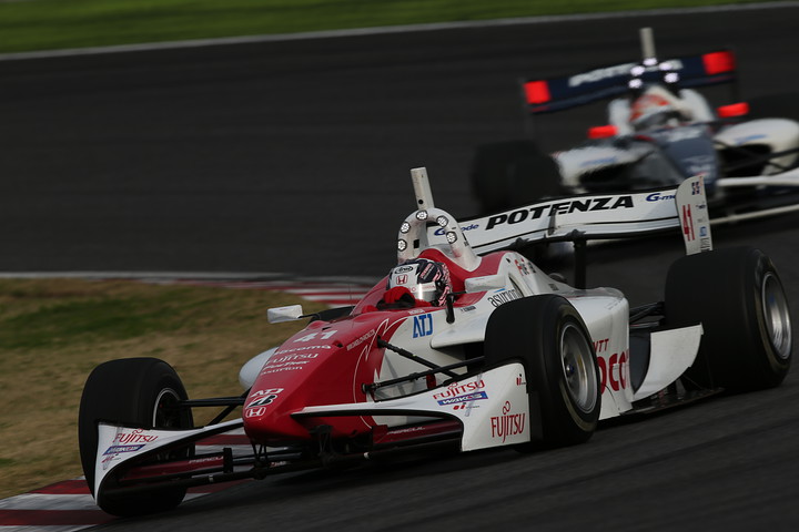 決勝第レース2: 3位は塚越広大（ダンディライアン）