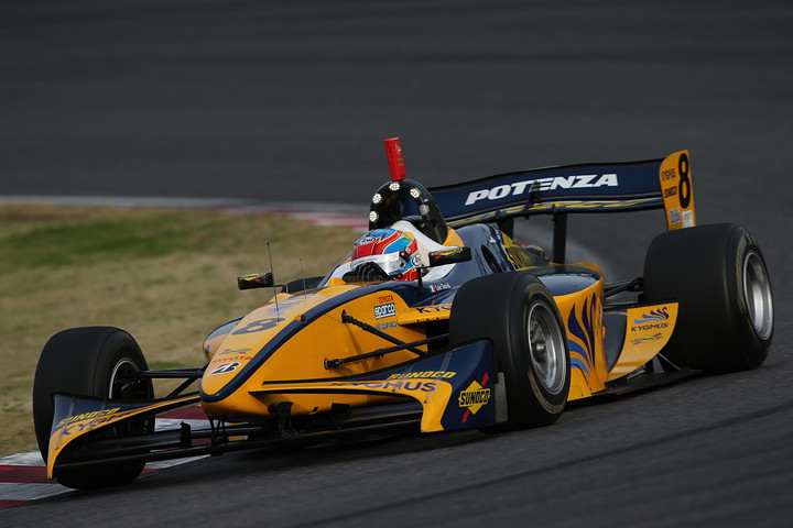 決勝第レース2: 2位はロイック・デュバル（キグナス・スノコ）