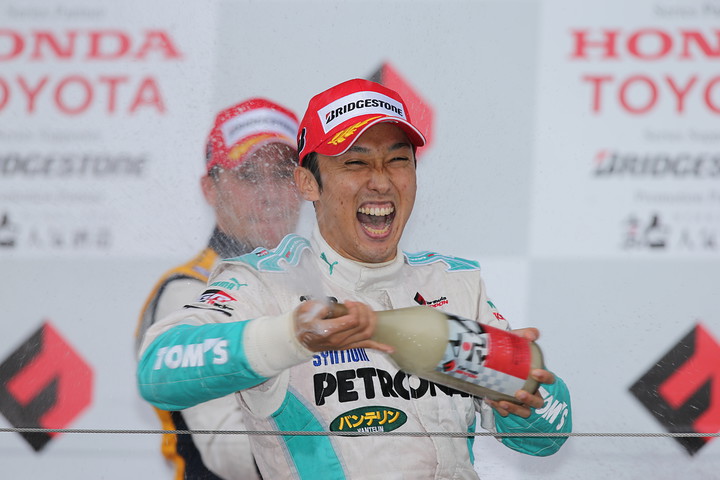 決勝第レース2: シャンパンファイト