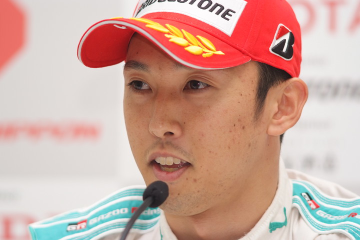 年間チャンピオン記者会見: ドライバーズタイトルを獲得した中嶋一貴（トムス）