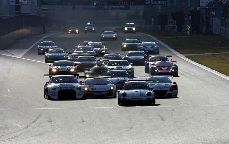 JAFGT:GT300第2レース: 22周の決勝レースがスタートした