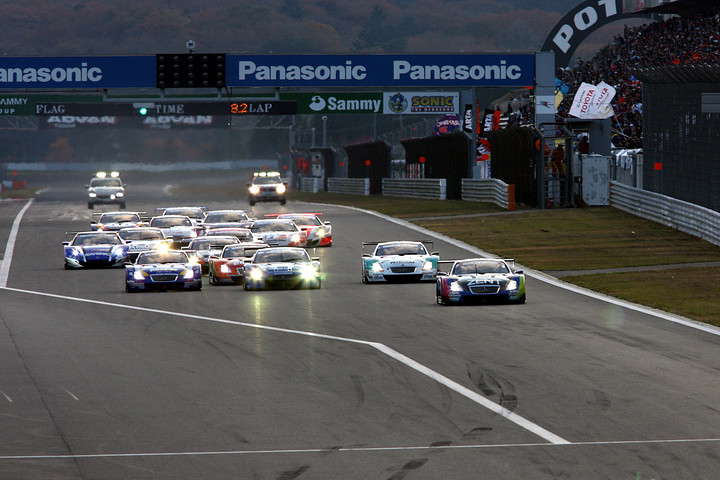 JAFGT:GT500第2レース: 22周の決勝レースがスタートした