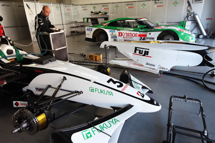 FUJI SPRINT CUP: D'station ADVAN GT-R（安田裕信／ビヨン・ビルドハイム組）