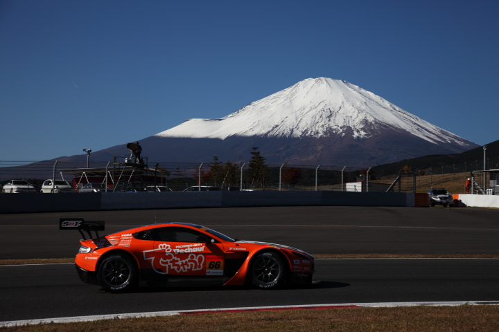 FUJI SPRINT CUP: triple a Vantage GT3（星野一樹／吉本大樹組）