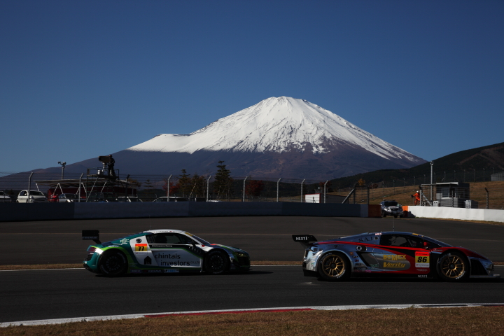 FUJI SPRINT CUP: investors Audi R8 LMS & JLOC ランボルギーニ GT3