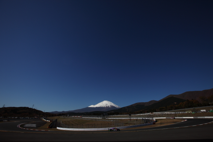 FUJI SPRINT CUP: エヴァンゲリオンRT初号機アップル紫電（高橋一穂／加藤寛規組）