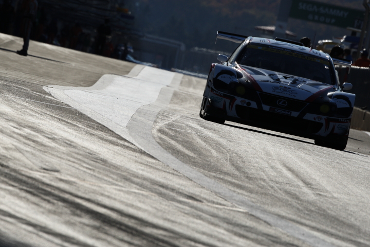 FUJI SPRINT CUP: Team SGC IS350（折目遼／山野直也組）