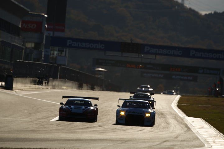FUJI SPRINT CUP: triple a Vantage GT3 & S Road NDDP GT-R