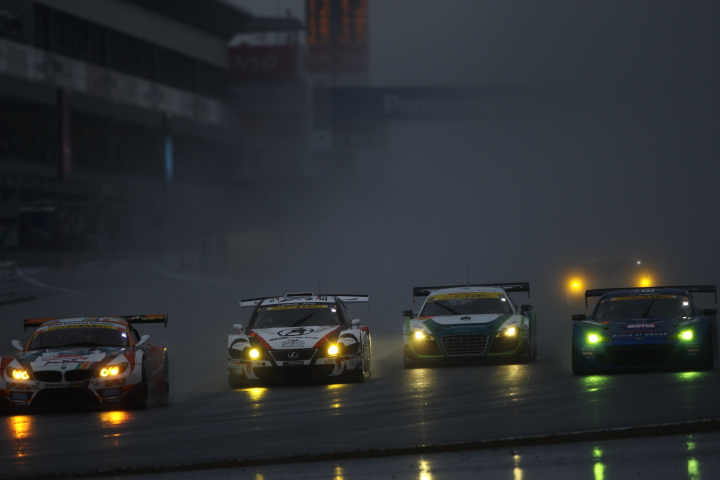 FUJI SPRINT CUP GT300クラス: 5ワイドの攻防