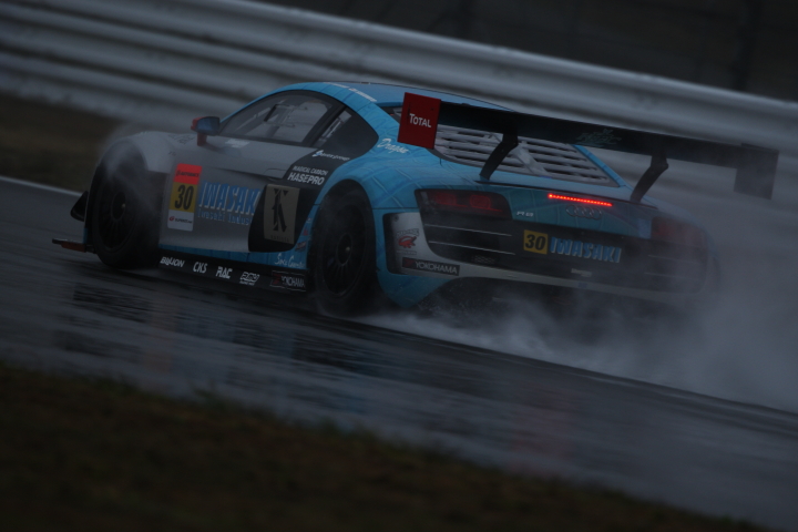FUJI SPRINT CUP GT300クラス: 坂本雄也（IWASAKI MODAクロコ apr R8）