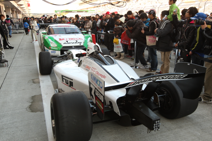 FUJI SPRINT CUP: FN09とD'station ADVAN GT-R