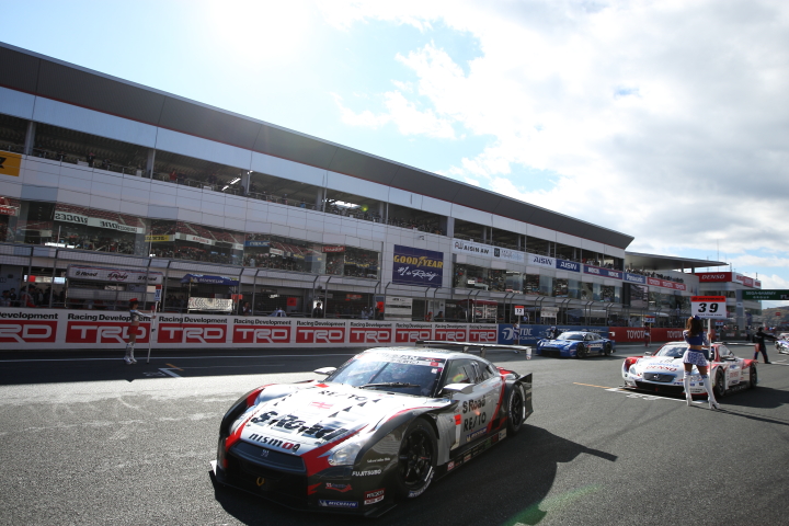 FUJI SPRINT CUP: ストレートにマシンがロックオン