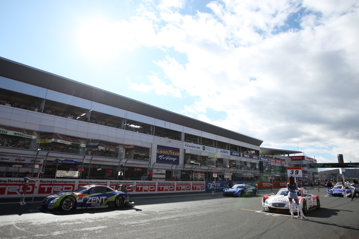 FUJI SPRINT CUP: ストレートにマシンがロックオン