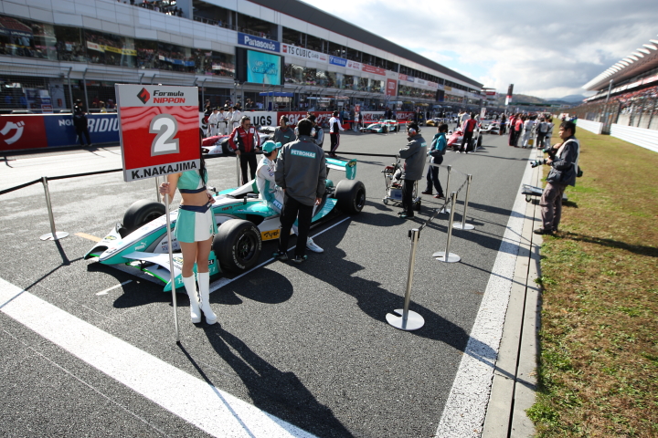 FUJI SPRINT CUP: ストレートにマシンがロックオン