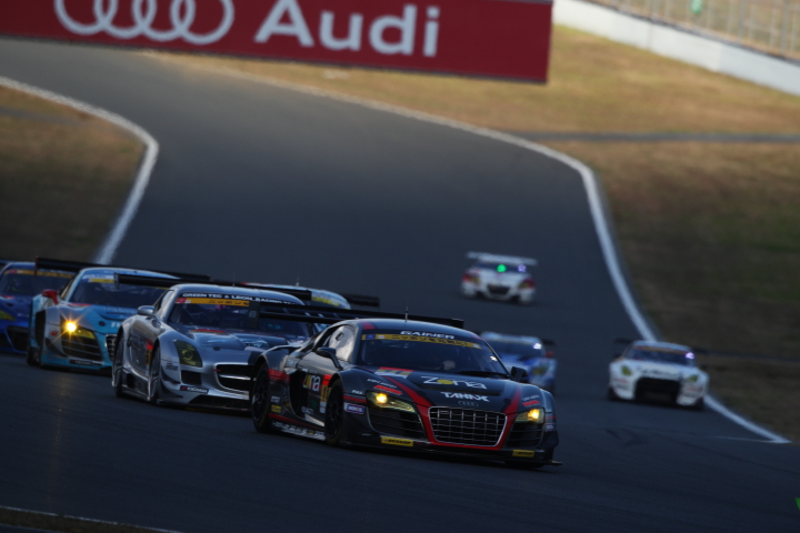 FUJI SPRINT CUP GT300クラス: 22周の決勝レースがスタート