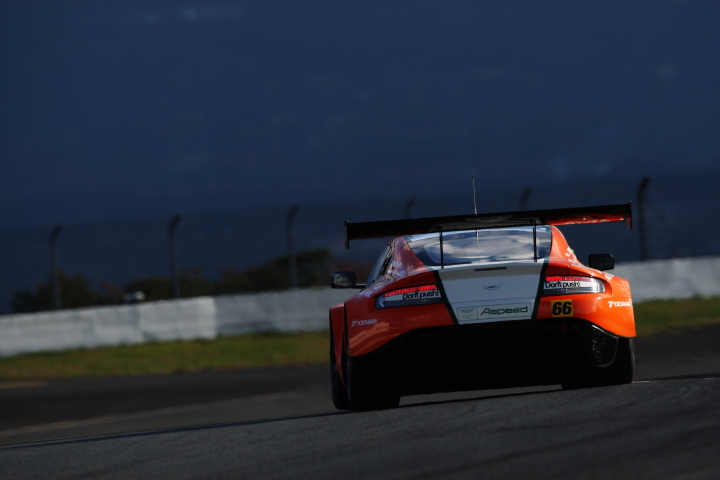 FUJI SPRINT CUP GT300クラス: 吉本大樹（triple a Vantage GT3）