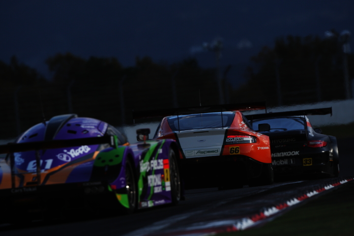 FUJI SPRINT CUP GT300クラス: 吉本大樹（triple a Vantage GT3）