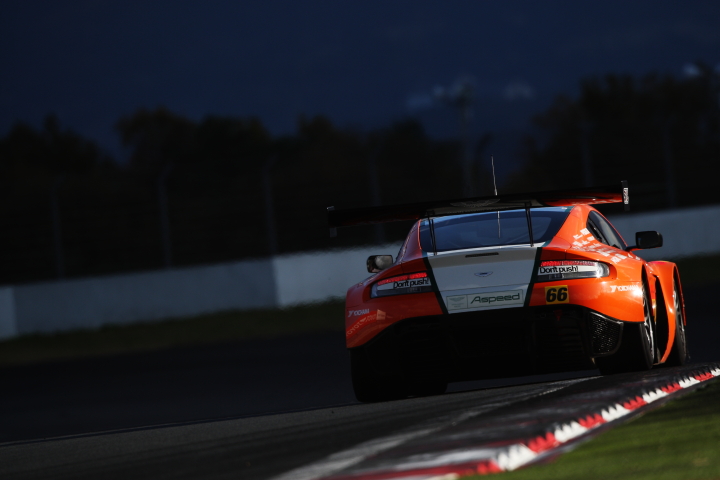 FUJI SPRINT CUP GT300クラス: 吉本大樹（triple a Vantage GT3）