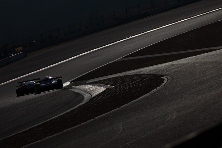 FUJI SPRINT CUP GT300クラス: 吉本大樹 （triple a Vantage GT3） vs 加藤寛規（エヴァンゲリオンRT初号機アップル紫電）