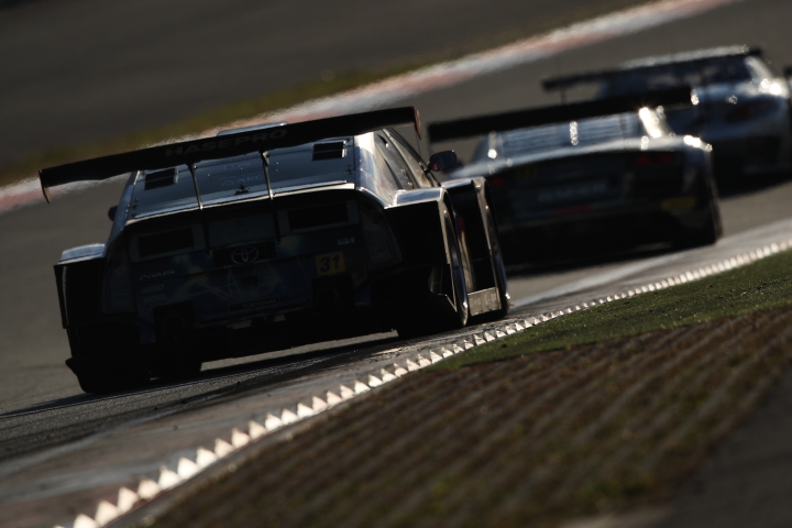 FUJI SPRINT CUP GT300クラス: 嵯峨宏紀（apr HASEPRO PRIUS GT）