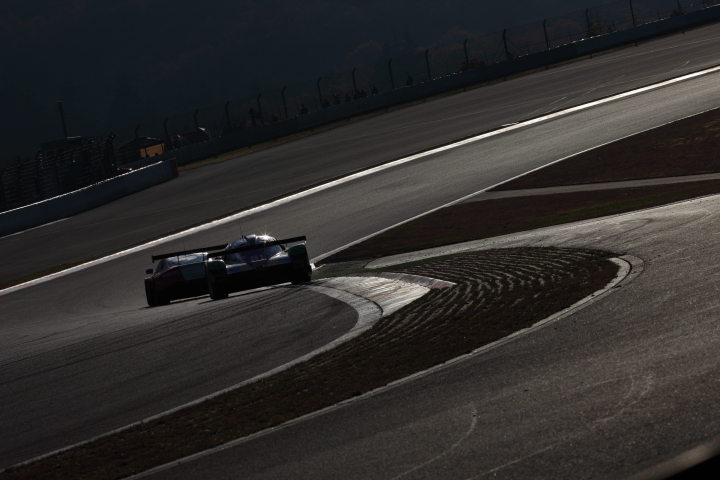 FUJI SPRINT CUP GT300クラス: 吉本大樹 （triple a Vantage GT3） vs 加藤寛規（エヴァンゲリオンRT初号機アップル紫電）