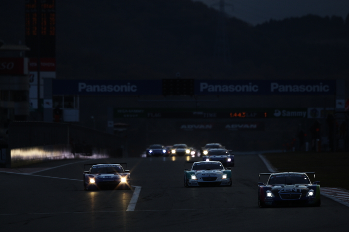 FUJI SPRINT CUP GT500クラス: 1コーナーの攻防