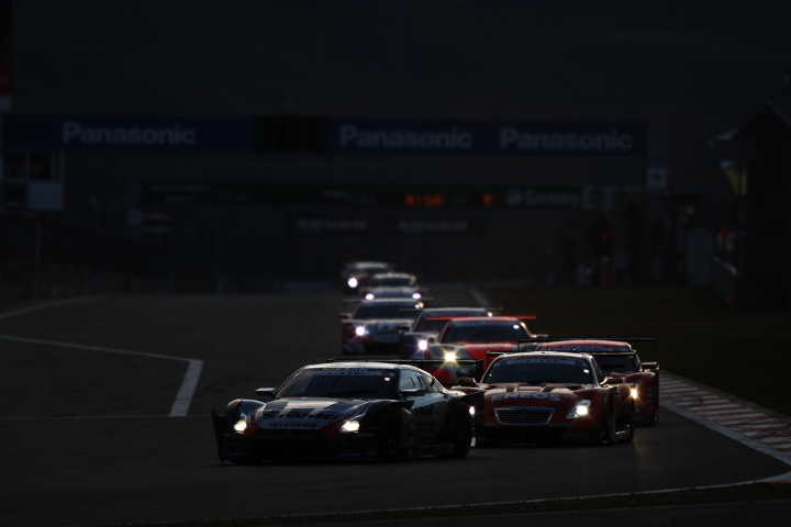 FUJI SPRINT CUP GT500クラス: 1コーナーの攻防