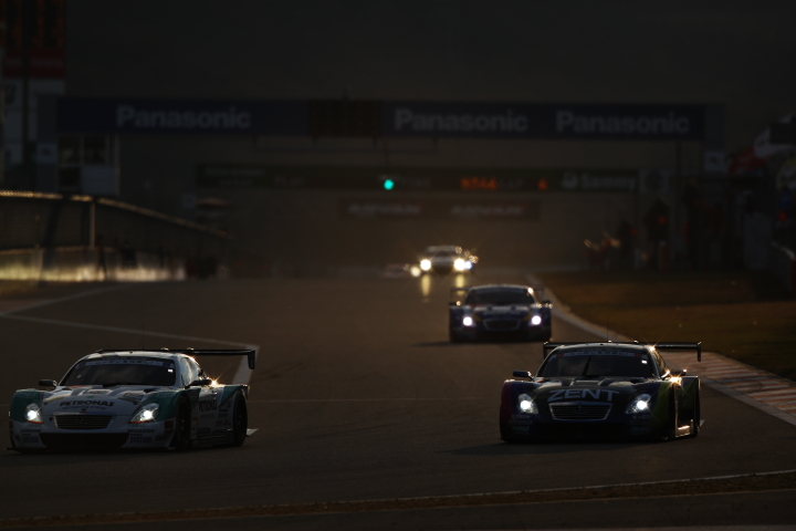 FUJI SPRINT CUP GT500クラス: 1コーナーの攻防