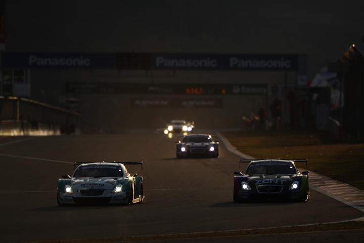 FUJI SPRINT CUP GT500クラス: 1コーナーの攻防