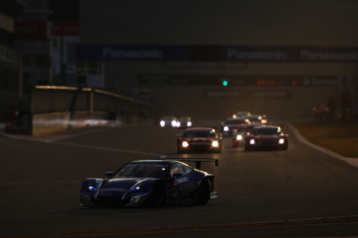 FUJI SPRINT CUP GT500クラス: 1コーナーの攻防