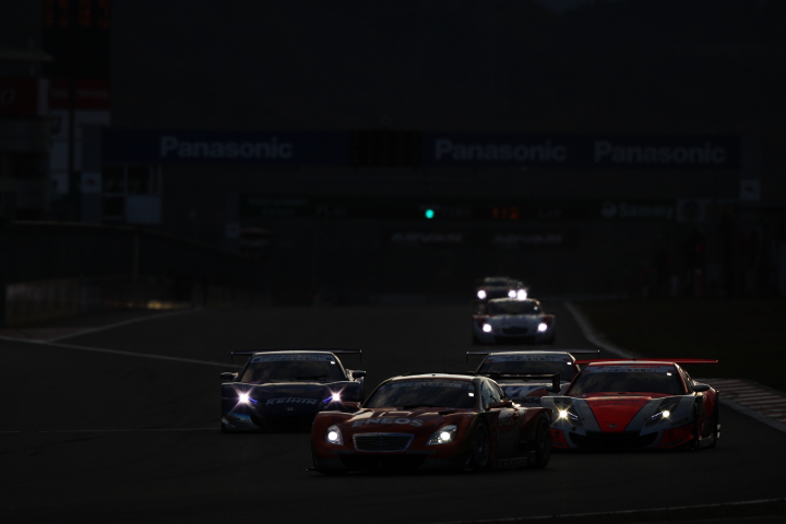 FUJI SPRINT CUP GT500クラス: 1コーナーの攻防