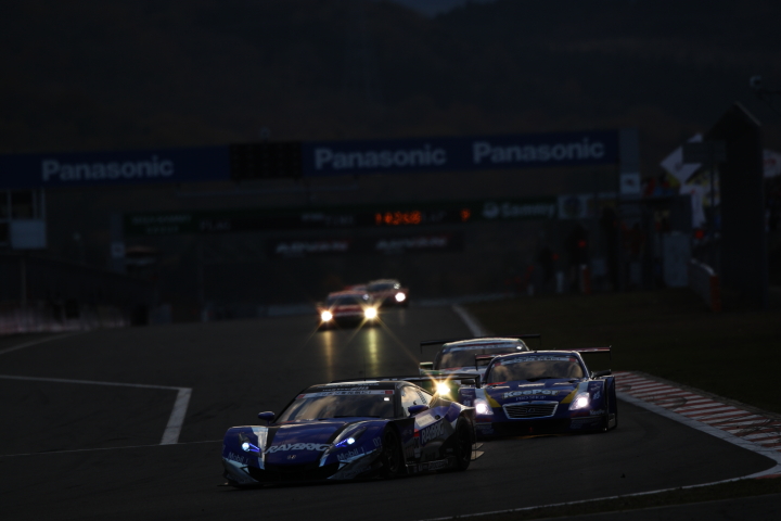 FUJI SPRINT CUP GT500クラス: 1コーナーの攻防