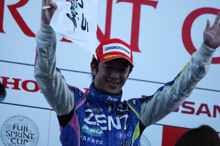 FUJI SPRINT CUP GT500クラス: 優勝した立川祐路（ZENT CERUMO SC430）