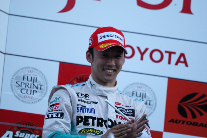 FUJI SPRINT CUP GT500クラス: 2位の中嶋一貴（PETRONAS TOM'S SC430）