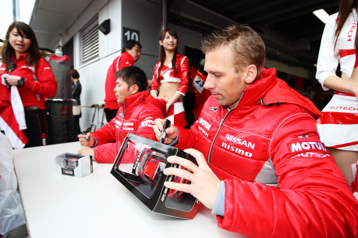 ミハエル・クルム／本山哲（MOTUL AUTECH GT-R）