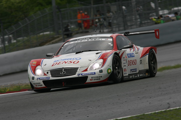 GT500クラス優勝はDENSO KOBELCO SC430（脇阪寿一／石浦宏明組）