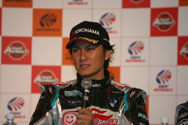 決勝記者会見: GT300クラス優勝の谷口信輝（GSR 初音ミク BMW）