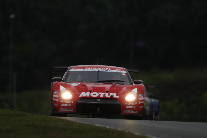 MOTUL AUTECH GT-R（本山哲／ミハエル・クルム組）