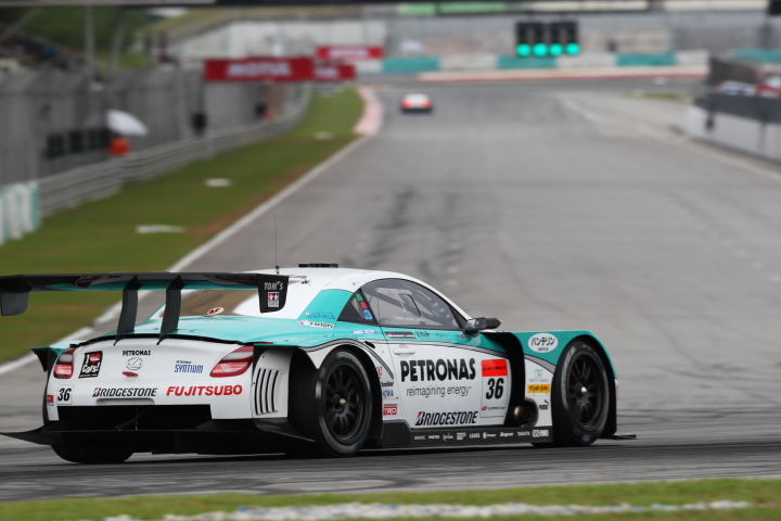 PETRONAS TOM'S SC430（中嶋一貴／ロイック・デュバル組）