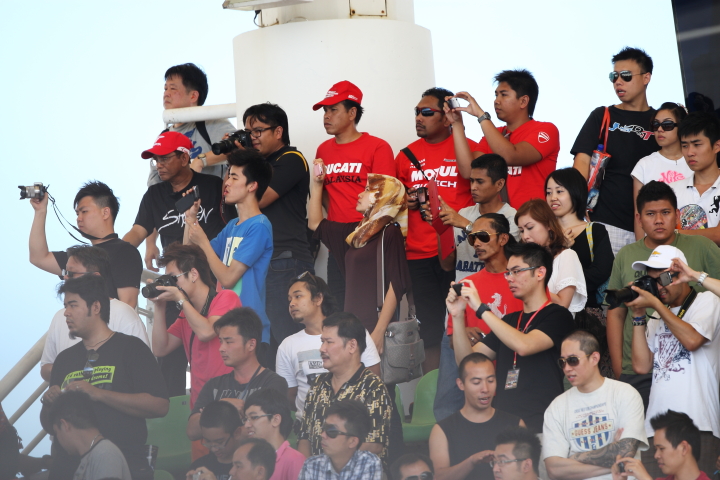 セパンに集まったマレーシアの観客