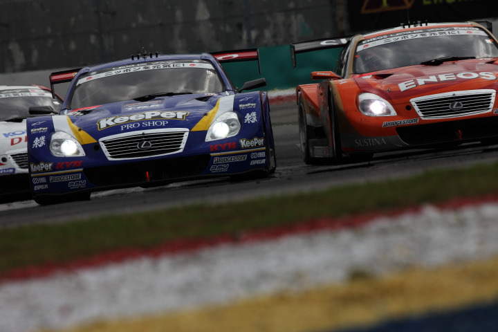 GT500クラス決勝3位は最後尾から追い上げたENEOS SUSTINA SC430（伊藤大輔／大嶋和也組）