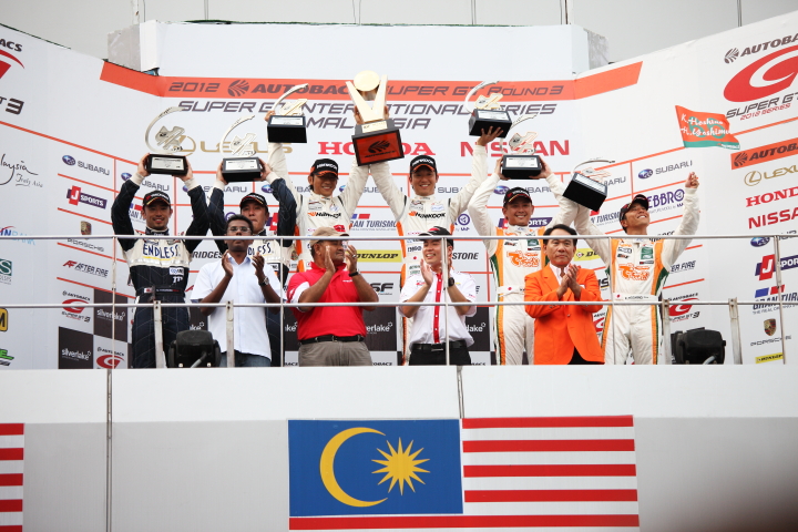 GT300クラスの暫定表彰式