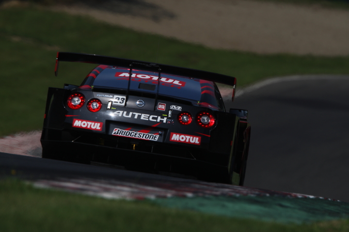 MOTUL AUTECH GT-R（本山哲／ミハエル・クルム組）